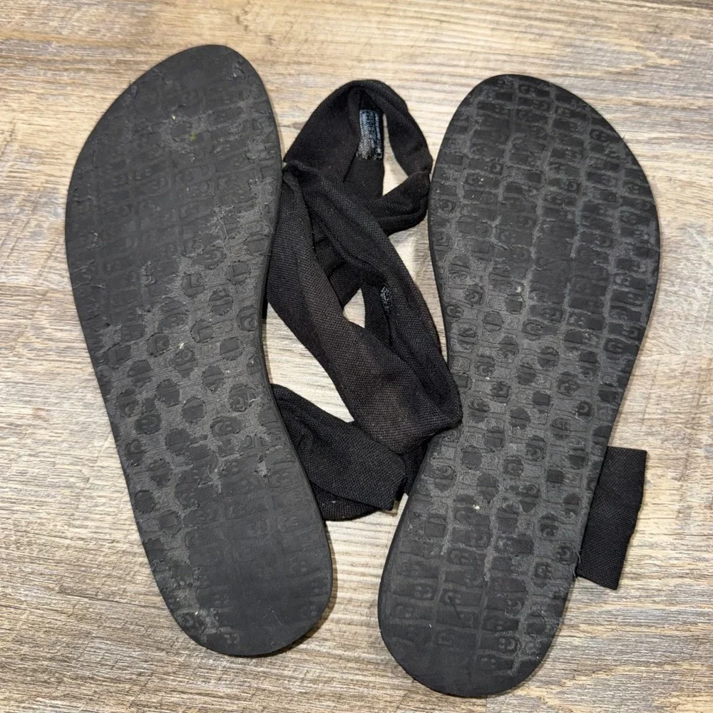 Sanuk yoga sling
